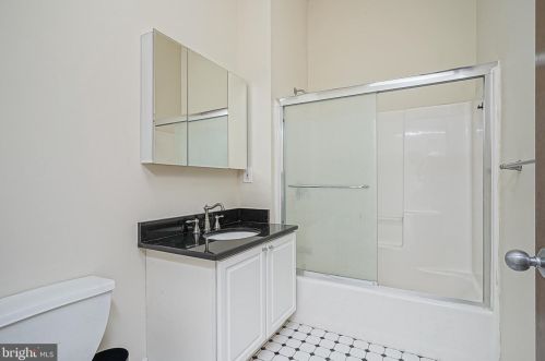 315 Arch St, Philadelphia PA 19106-1800 exterior