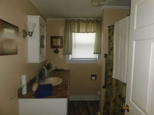 514 Hanover St, Fall River MA 02720-3702 exterior