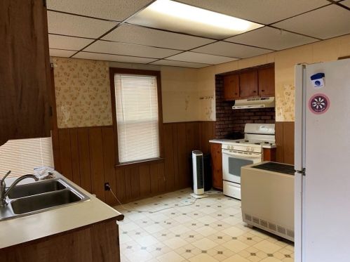 108 Harwich St, New Bedford MA 02745-6303 exterior