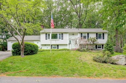 225 Red Chimney Dr, Warwick, RI 02886-9320