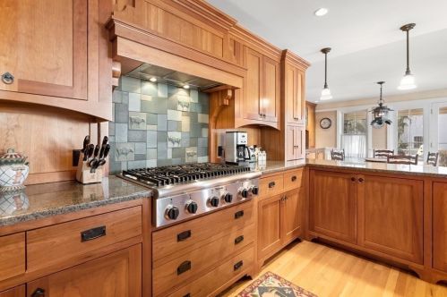 165 Fair Oaks Park, Needham MA 02492-3018 exterior