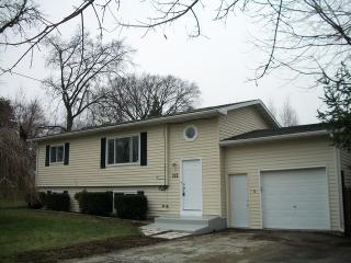 111 Cairns Ct, Bull Valley, IL 60098-9732