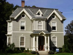 177 Park St, Newton, MA 02458-2042