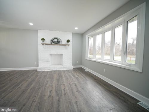 145 Crown Point Rd, West Deptford NJ  08093-1131 exterior