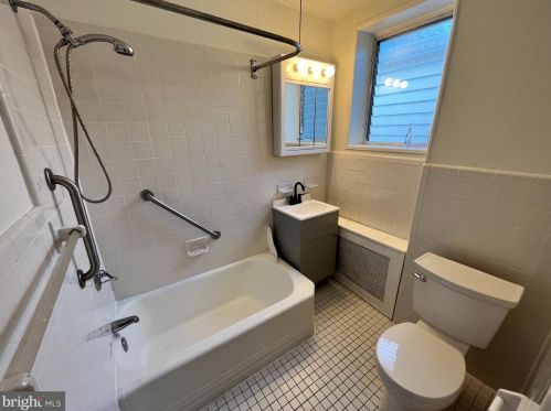 419 Markle St, Philadelphia PA  19128-3606 exterior