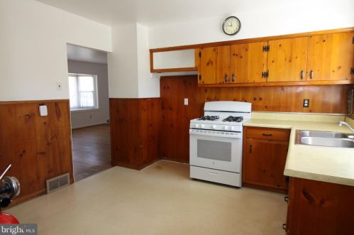 304 Main St, West Deptford NJ 08051-1031 exterior