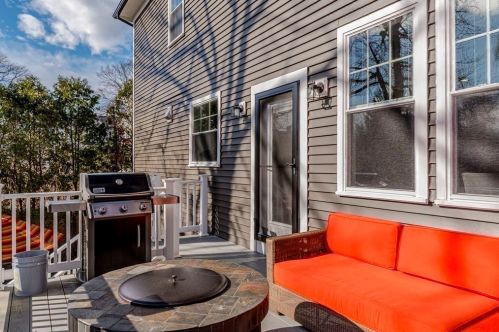 330 Rdg St, Arlington MA 02474-1719 exterior