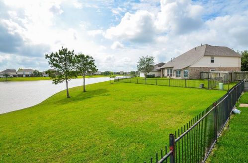 9111 Bonbrook Bnd Ln, Richmond TX 77469-4730 exterior