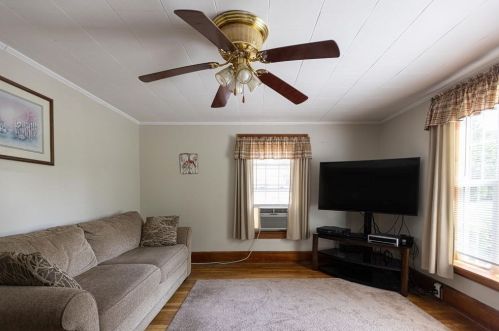 51 Grv St, North Brookfield MA 01535-1944 exterior