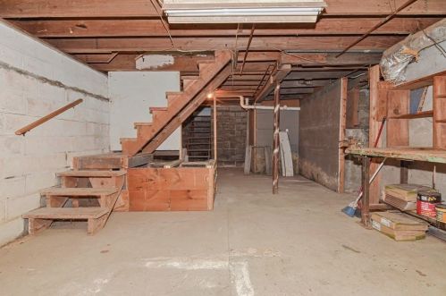 203 Precinct St, Taunton MA 02718-1211 exterior