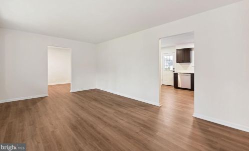 1050 Bennett Dr, West Deptford NJ exterior