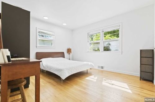 32 Deacon Pl, Cresskill NJ  07626-1139 exterior