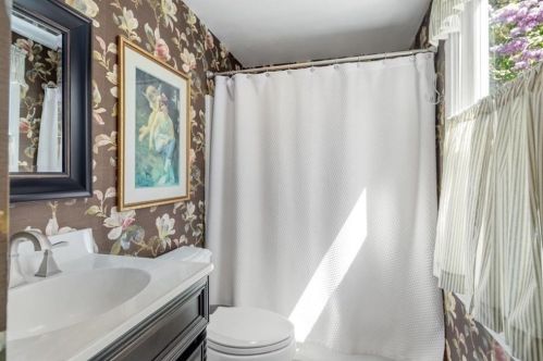 21 Franklin Rodgers Rd, Hingham MA 02043-2665 exterior