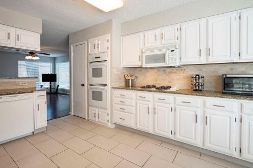 510 Country Vw Ln, Garland TX 75043-5614 exterior