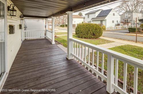 16 Mount St, Tinton Falls NJ  07701-1807 exterior