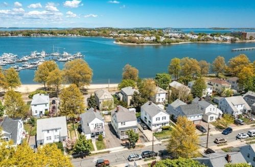 58 Lawn Ave, Quincy MA 02169-7337 exterior