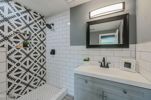 2201 65 Dr, Phoenix AZ 85033-1605 exterior