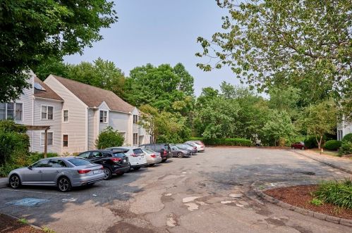 35 Salem Pl, Amherst MA 01002-1888 exterior