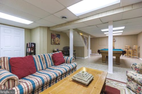 33 Winthrop Rd, Trenton NJ 08648-1557 exterior