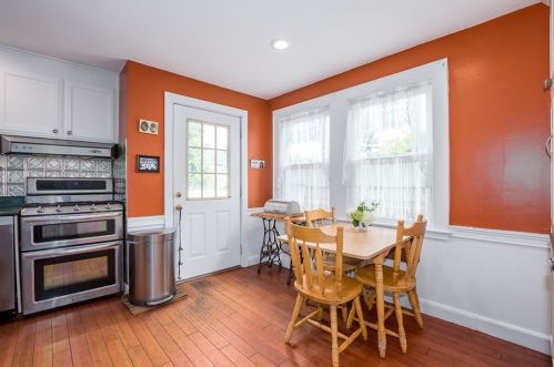 27 Fairfield St, Dedham MA 02026-1405 exterior