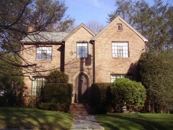 69 Montrose St, Newton, MA 02458-2726