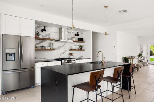 1038 Clarendon Ave, Phoenix AZ 85033-4119 exterior