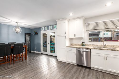 2858 Clarendon Ave, Phoenix AZ 85033-4117 exterior