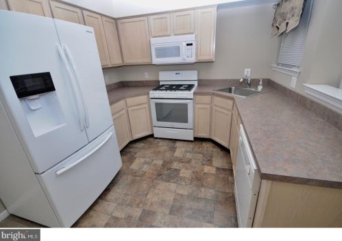 1304 Tristram Cir, West Deptford NJ 08051-2256 exterior