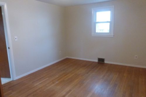 54 King Philip Rd, Worcester MA 01606-2385 exterior