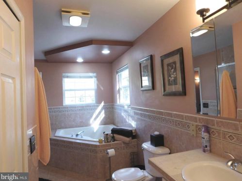 612 Schaeffer Ave, West Deptford NJ 08096-6631 exterior