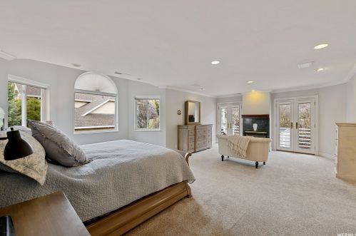 35 Lone Holw Dr, Sandy UT 84092-5530 exterior