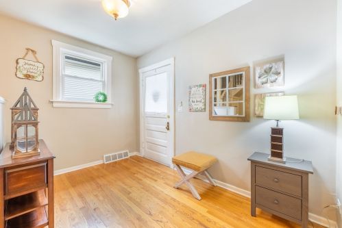 3433 Oak Park Ave, Forest View, IL 60402-3619