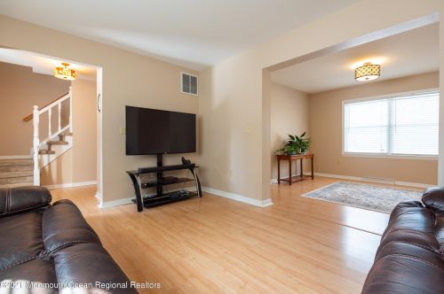 760 Veterans Hwy, Jackson Twp NJ 08527-3335 exterior