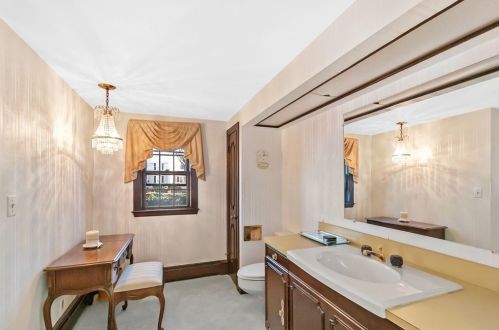 51 Fessenden St, Newton MA 02460-1119 exterior