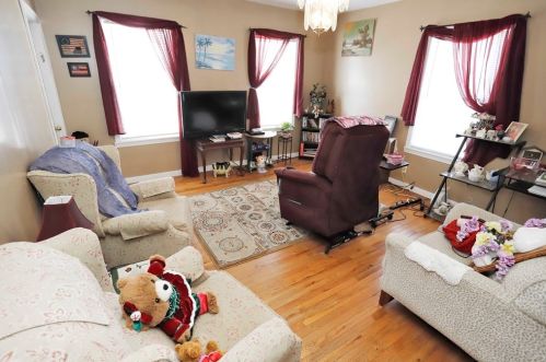 10 Viall St, New Bedford MA 02744-2505 exterior