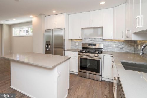 1701 Bainbridge St, Philadelphia, PA 19146-1536