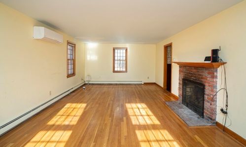 83 Country Way, Taunton MA 02780-1201 exterior