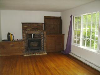 39 Valley Rd, Amherst MA  01002-9717 exterior