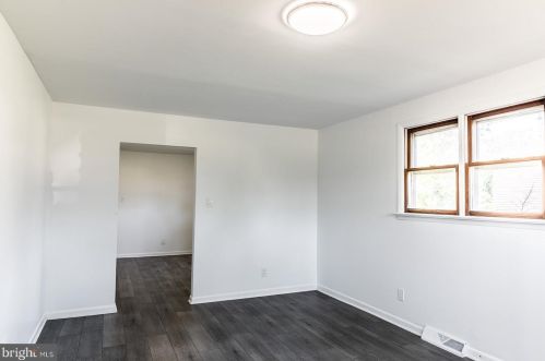 449 Broad St, West Deptford NJ 08096-1055 exterior