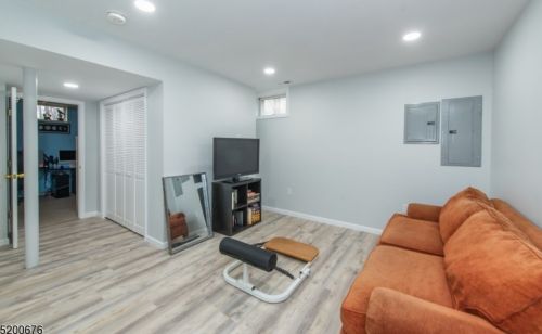 8 Jenny Ln, Wantage NJ  07461-4550 exterior