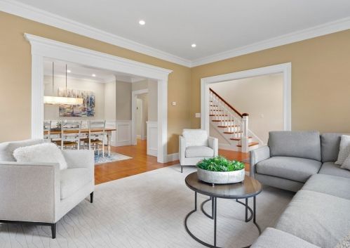 51 Mann Ave, Needham MA 02492-4533 exterior