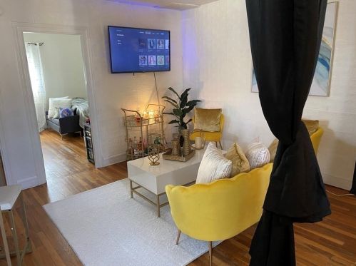 764 Plymouth Ave, Fall River MA 02721-1946 exterior