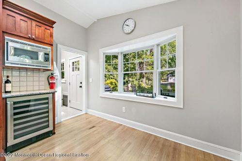 182 Pinckney Rd, Little Silver NJ 07739-1015 exterior