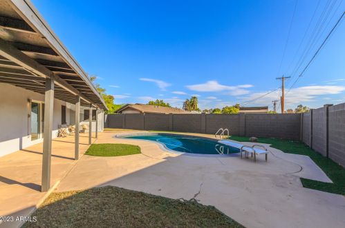 7332 17 Ave, Phoenix AZ 85085-6300 exterior