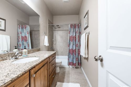 733 Clb Oaks Dr, Sandy UT 84070 exterior