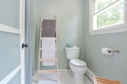 5 Maple Ln, Sutton MA 01590-1810 exterior