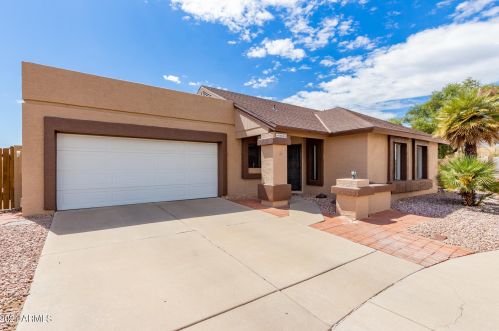 905 Bluefield Ave, Phoenix, AZ 85022-6076