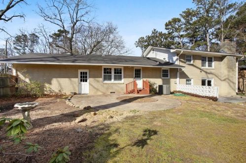 2262 Brookhurst Dr, Atlanta GA 30338-6646 exterior