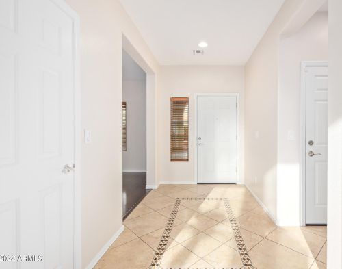 1661 Blaylock Dr, Phoenix AZ  85085-6323 exterior