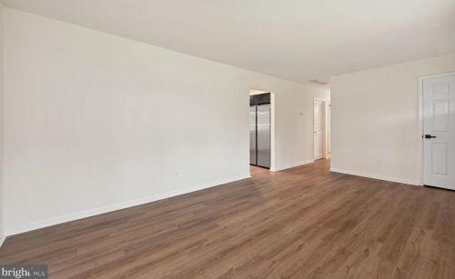 1050 Bennett Dr, West Deptford NJ exterior